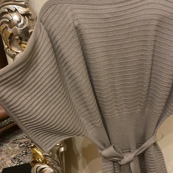 Sweater dress w/zipper detail around neckline - Picture 2 of 6